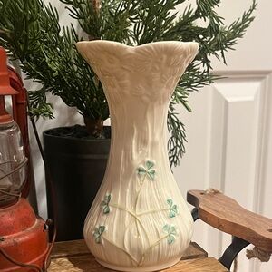 Belleek Daisy Spill Vase